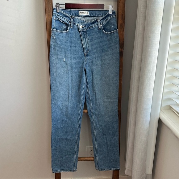 Abercrombie Ultra High Rise 90s Straight Jean - Picture 4 of 8